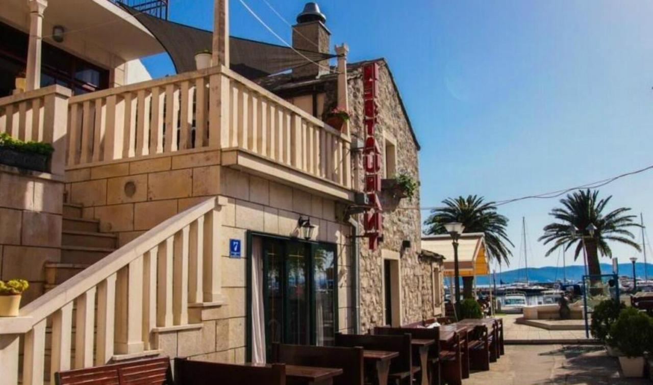 Apartments by the sea Baska Voda, Makarska - 12714 Bagian luar foto